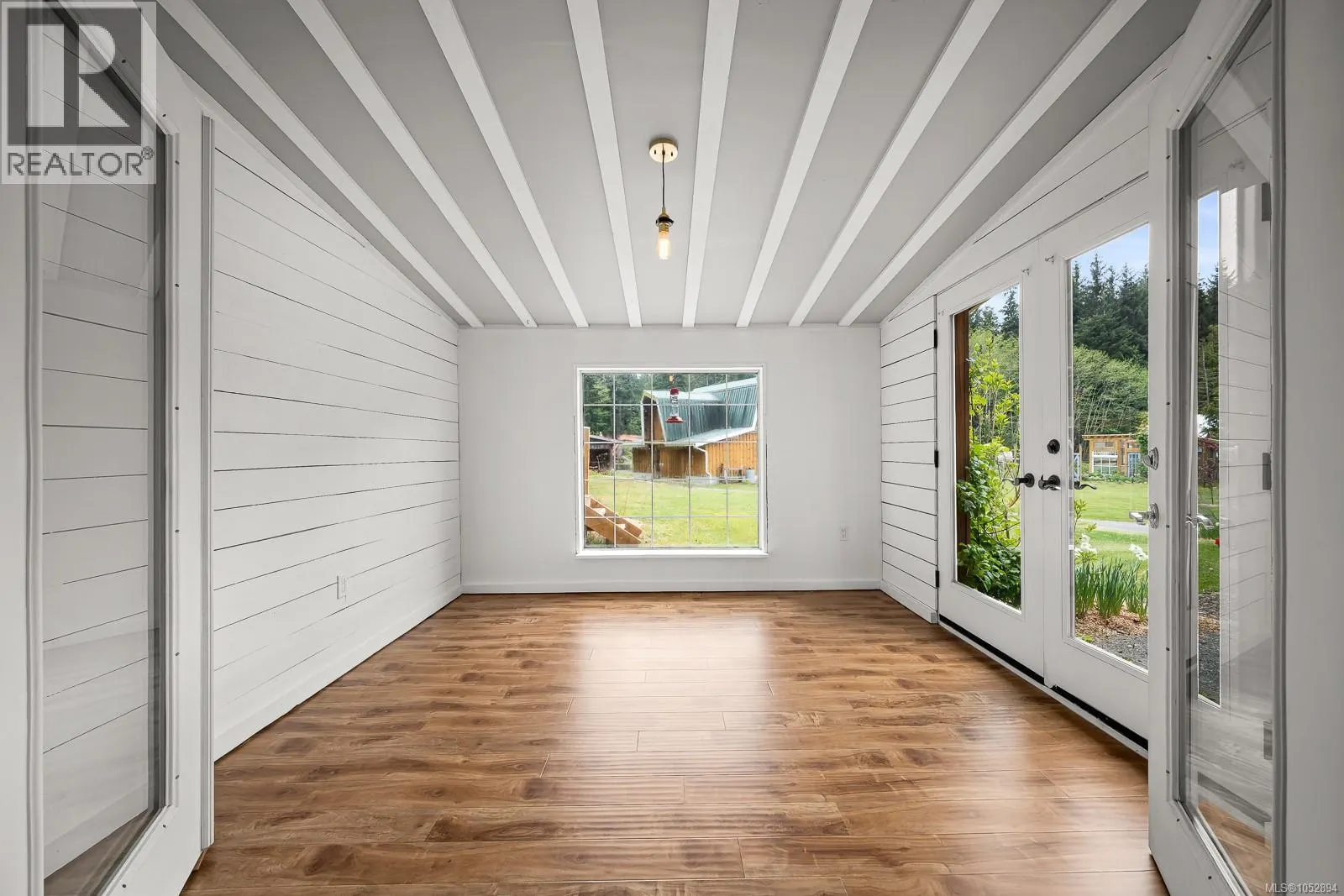 885 Lanqvist Rd