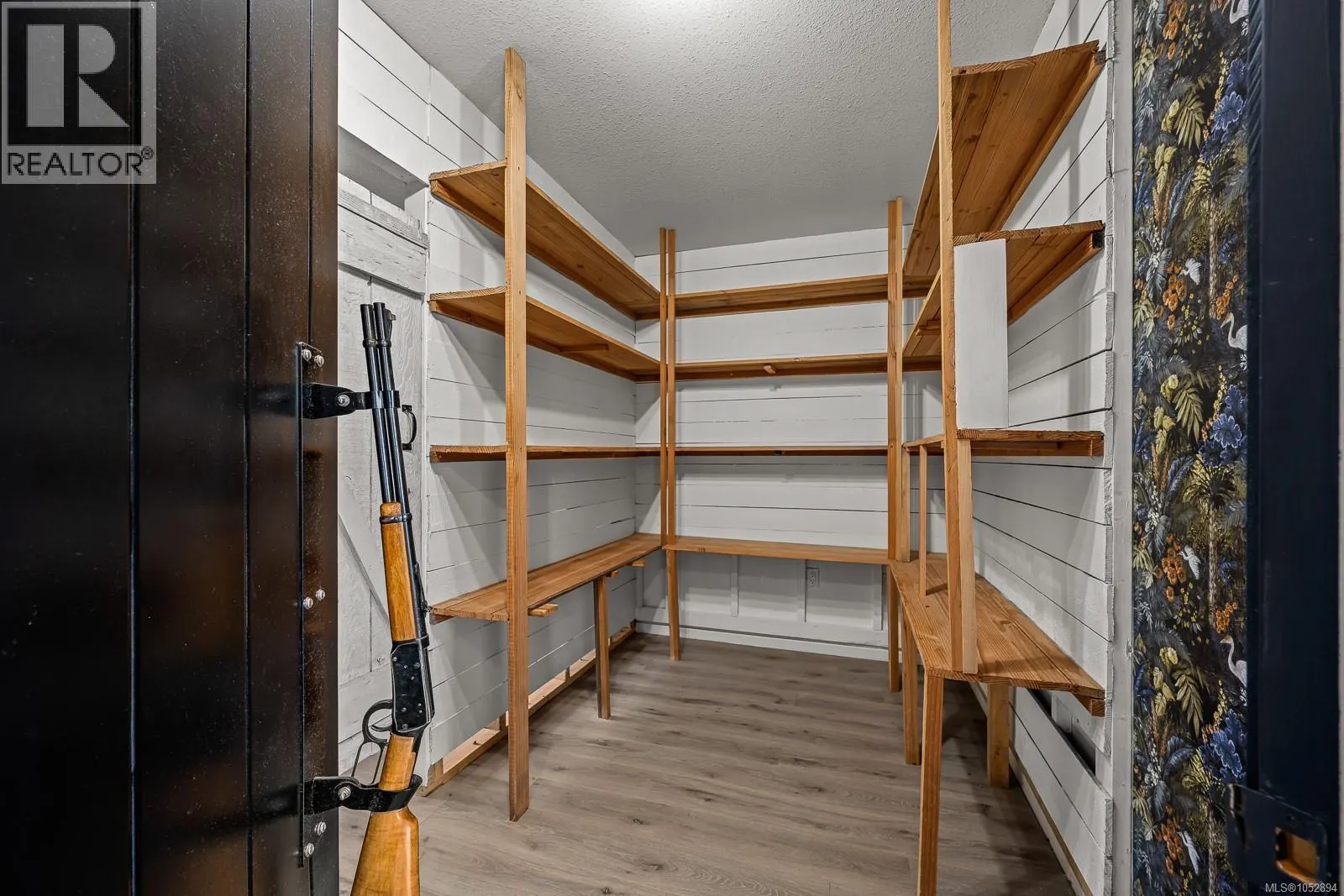 885 Lanqvist Rd