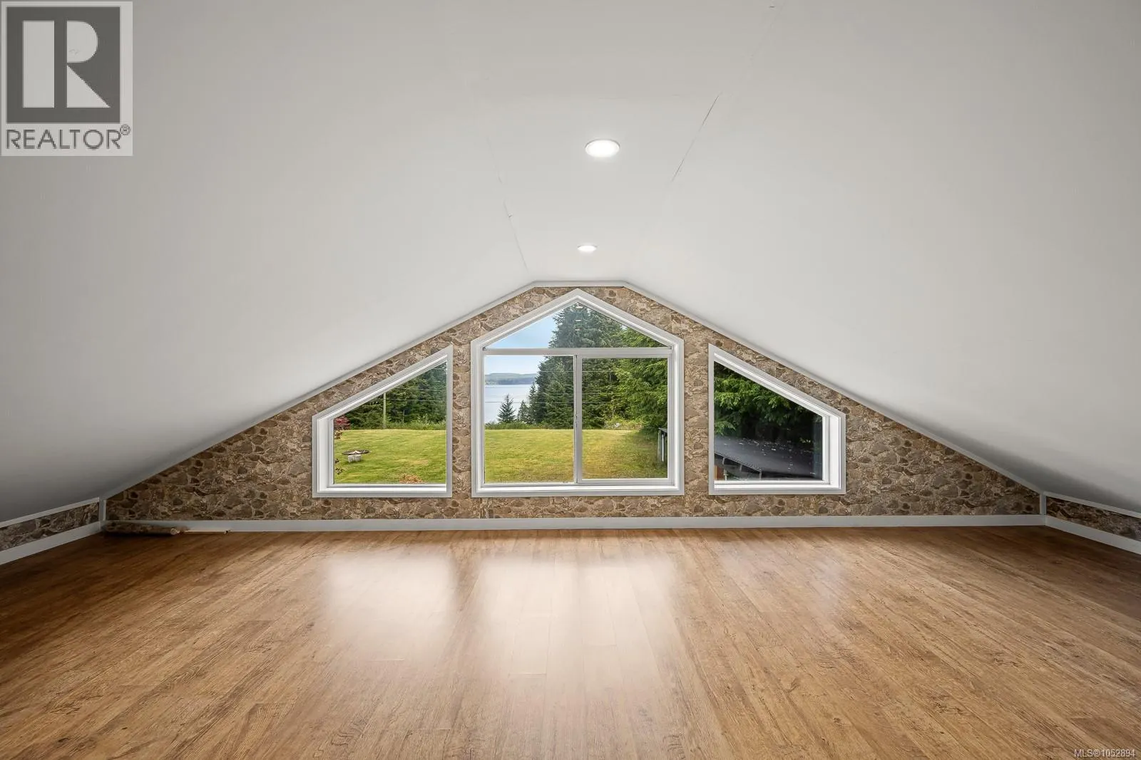 885 Lanqvist Rd