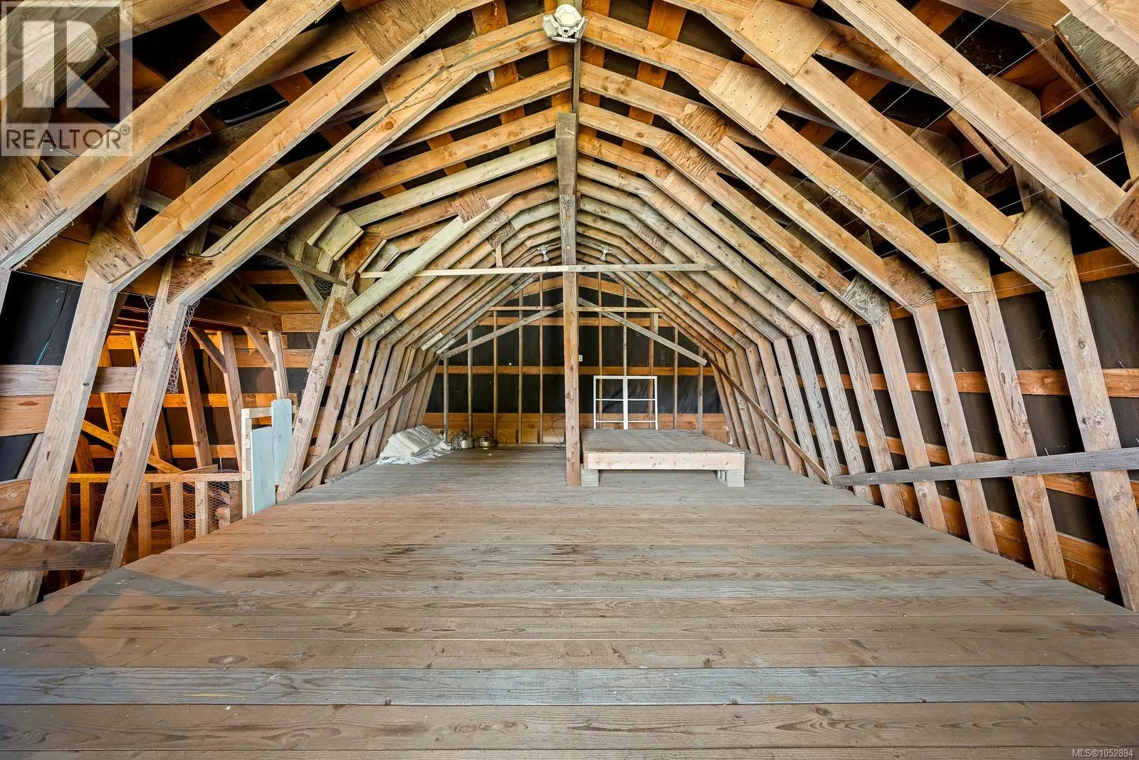885 Lanqvist Rd