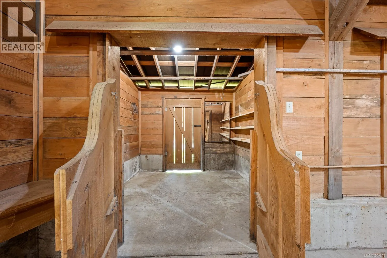 885 Lanqvist Rd