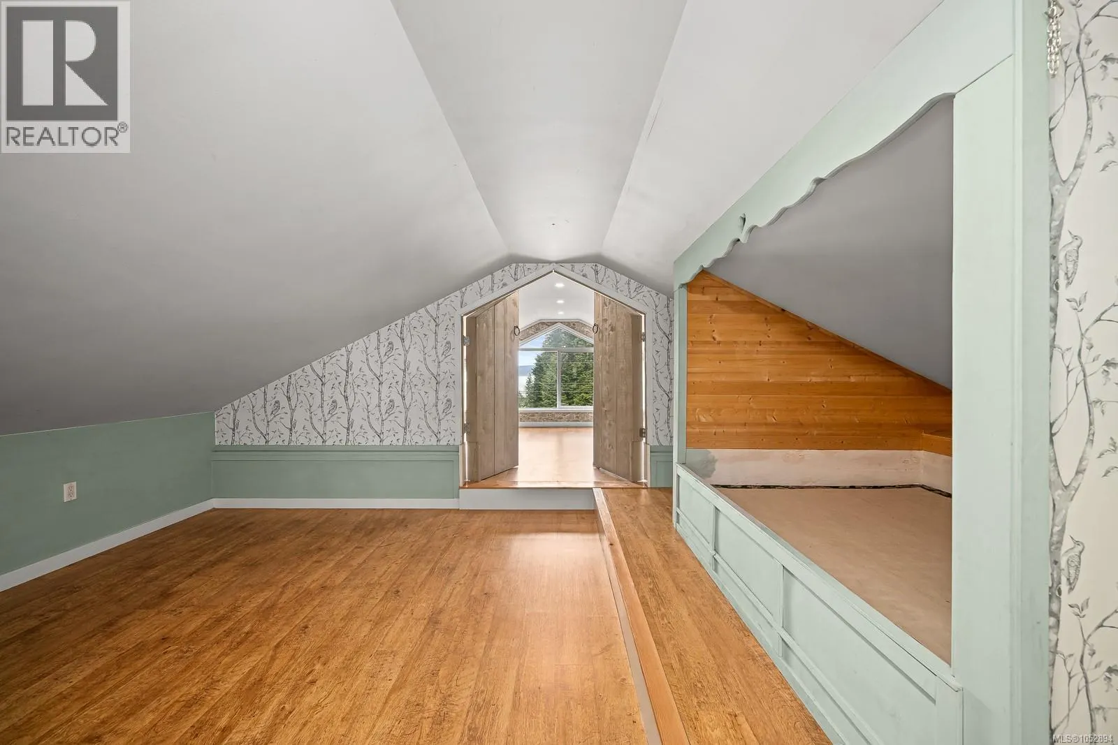 885 Lanqvist Rd