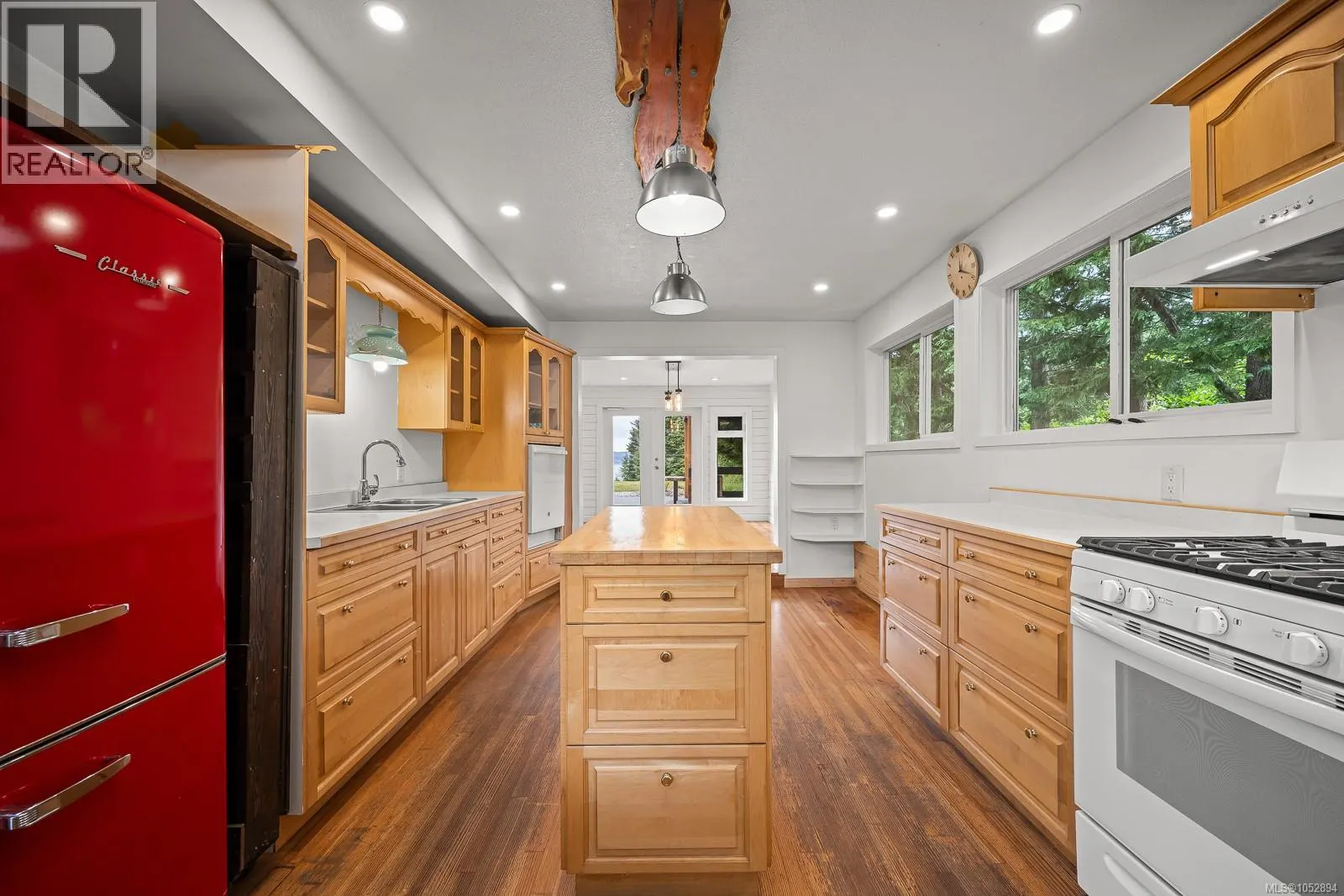 885 Lanqvist Rd