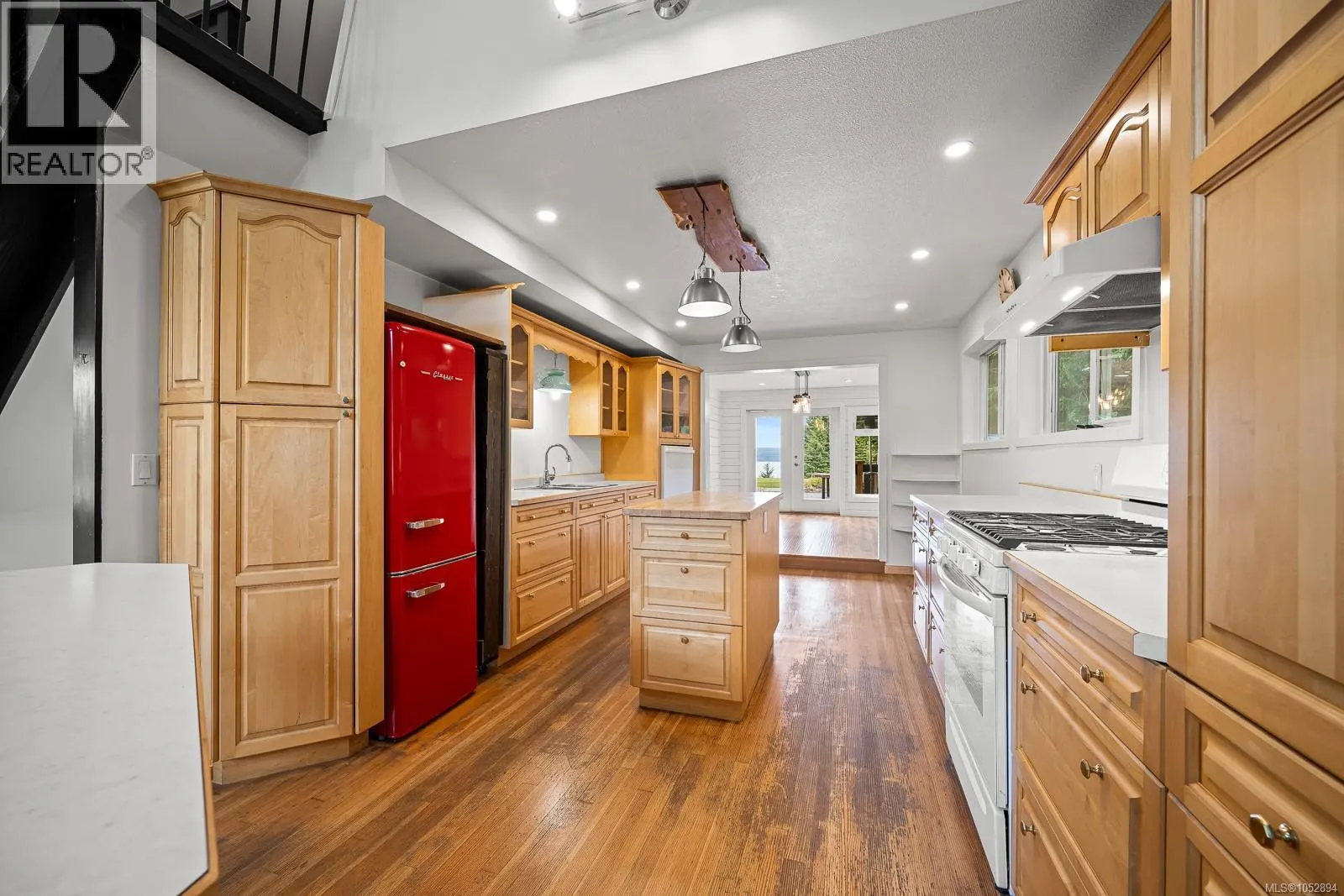 885 Lanqvist Rd