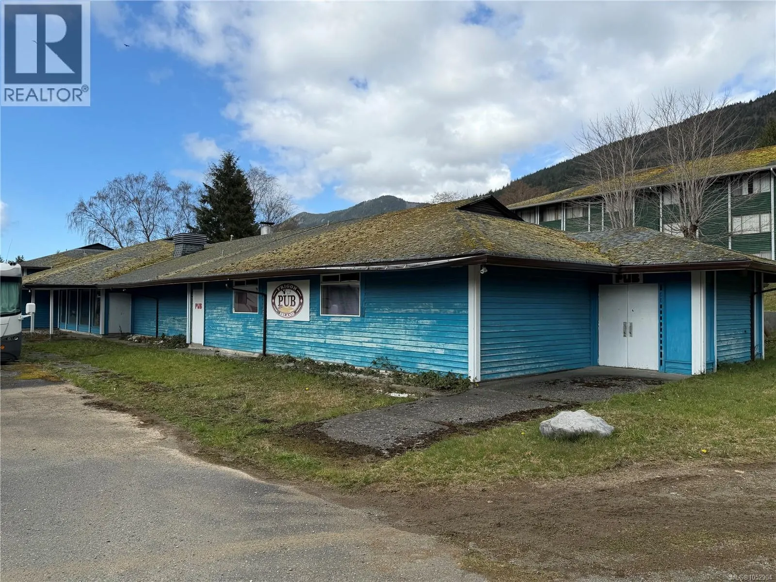 1111 Nigei St