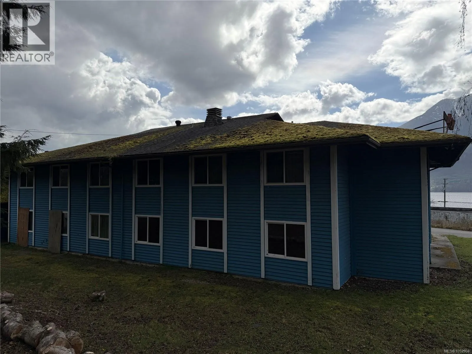 1111 Nigei St