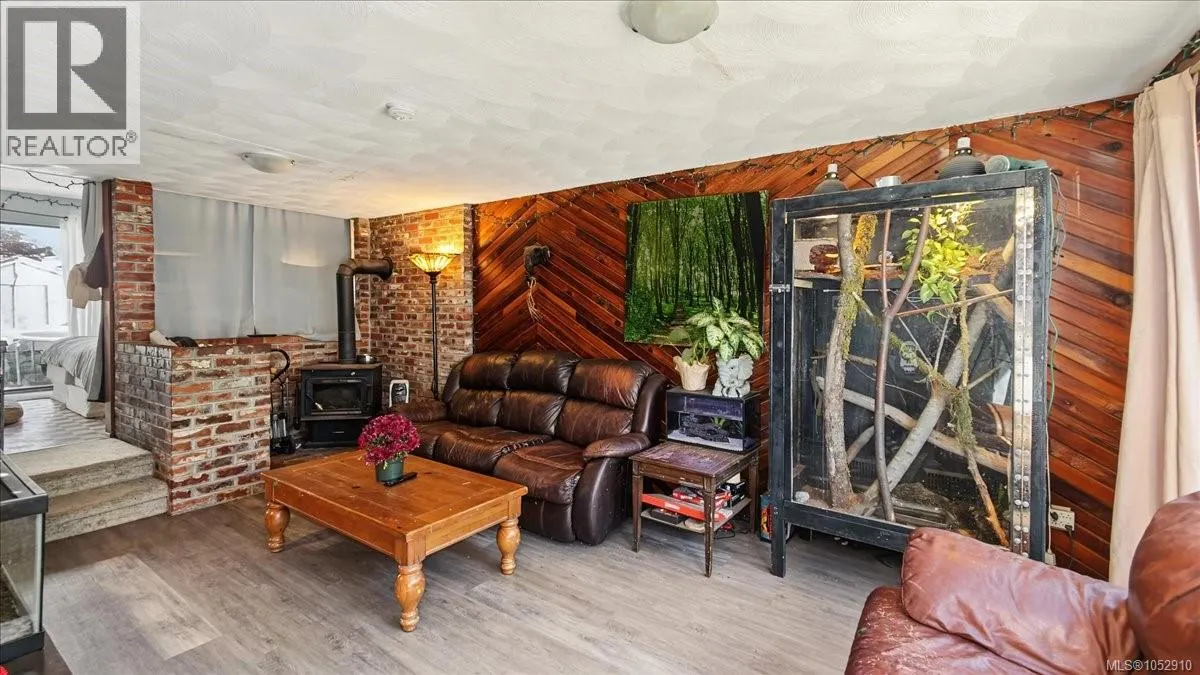 651 Dogwood St