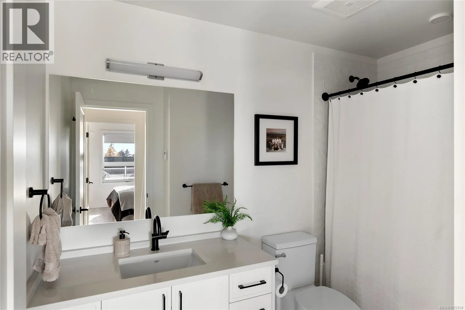 211 1102 Esquimalt Rd