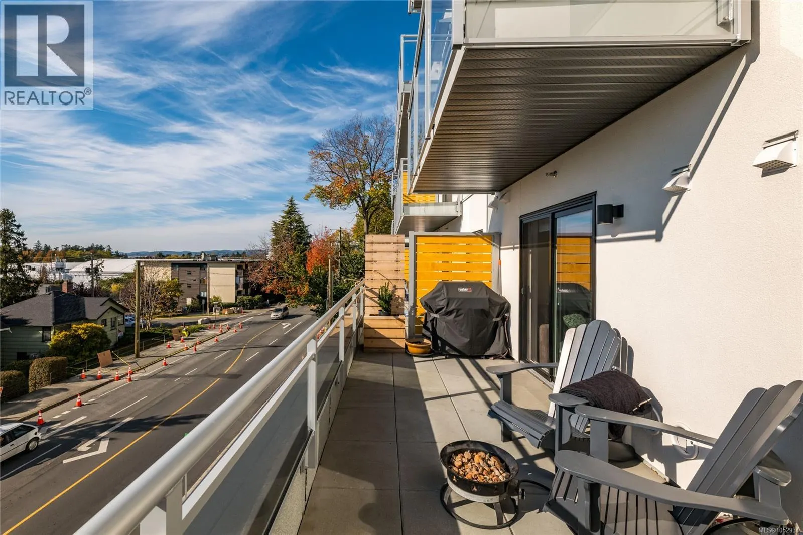 211 1102 Esquimalt Rd