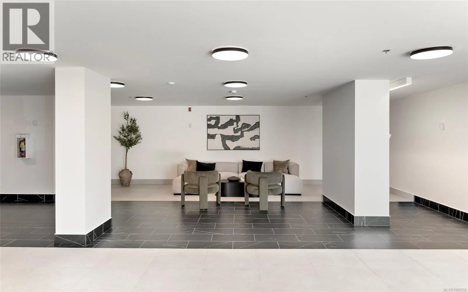 211 1102 Esquimalt Rd