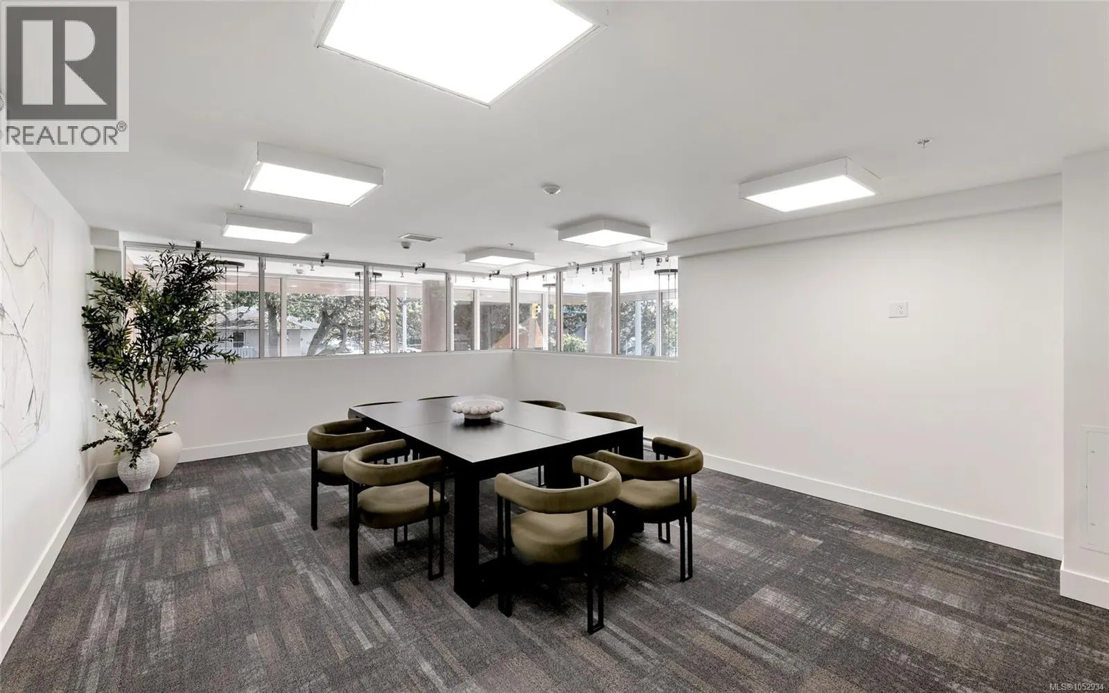 211 1102 Esquimalt Rd