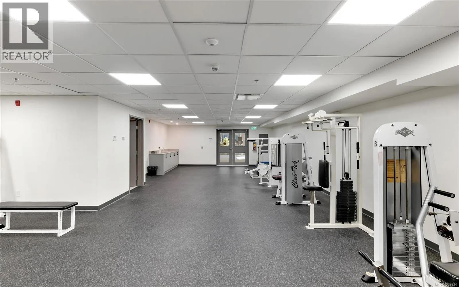 211 1102 Esquimalt Rd