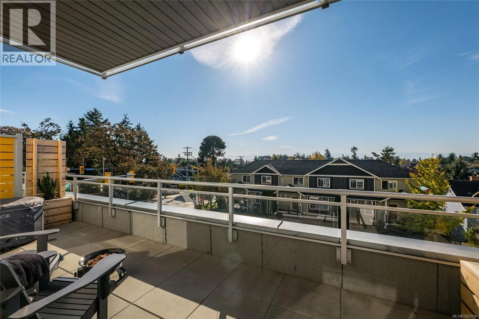 211 1102 Esquimalt Rd