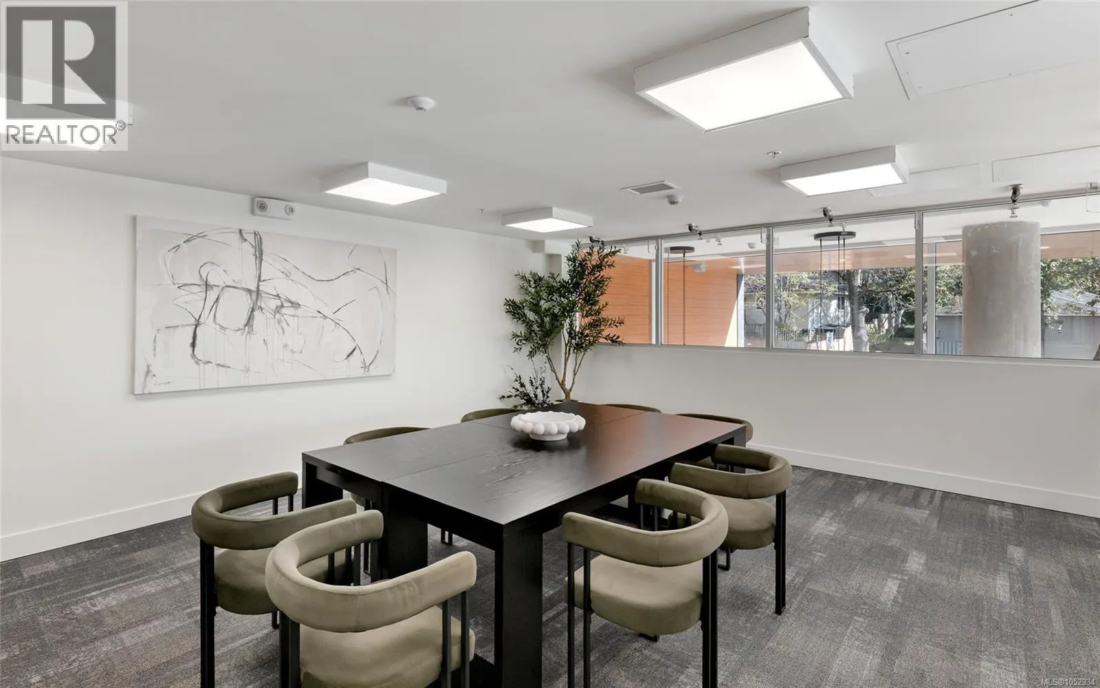 211 1102 Esquimalt Rd