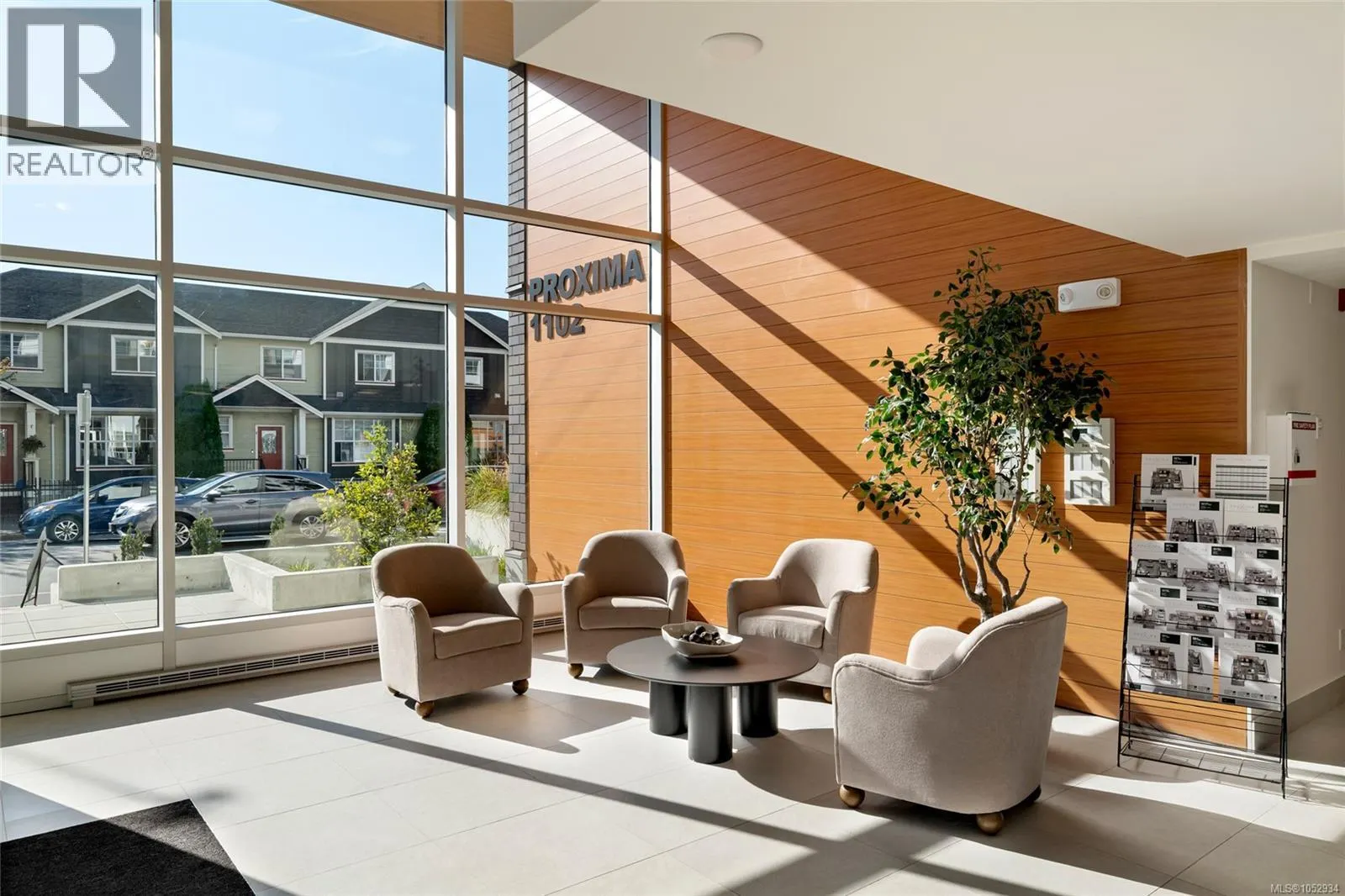 211 1102 Esquimalt Rd