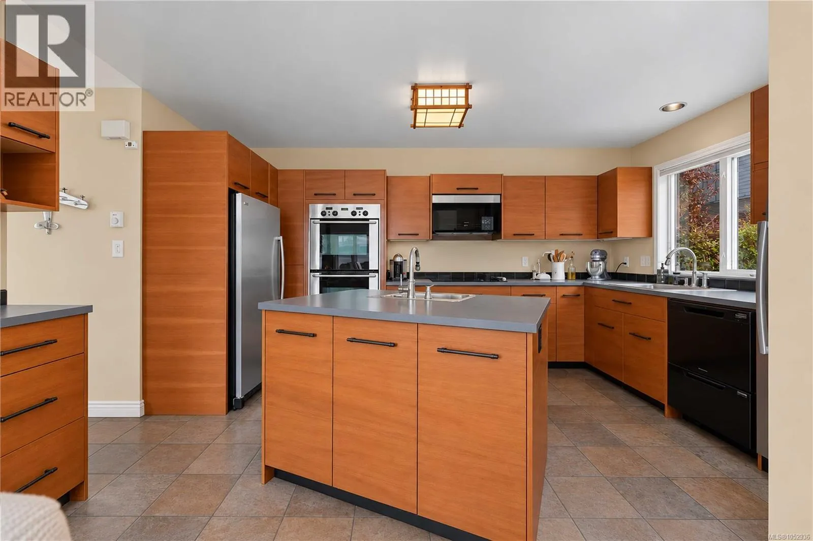 10189 West Saanich Rd