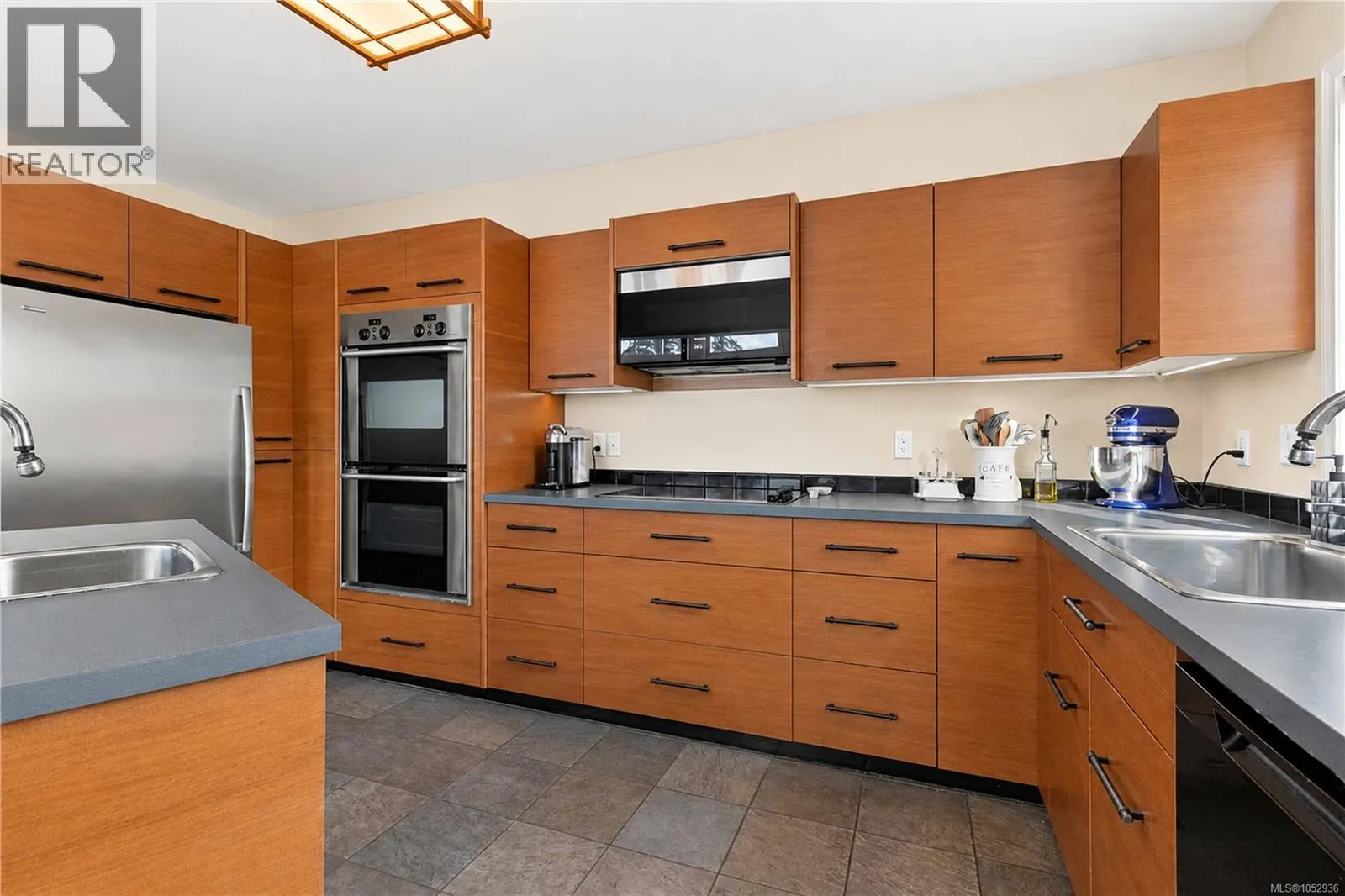 10189 West Saanich Rd