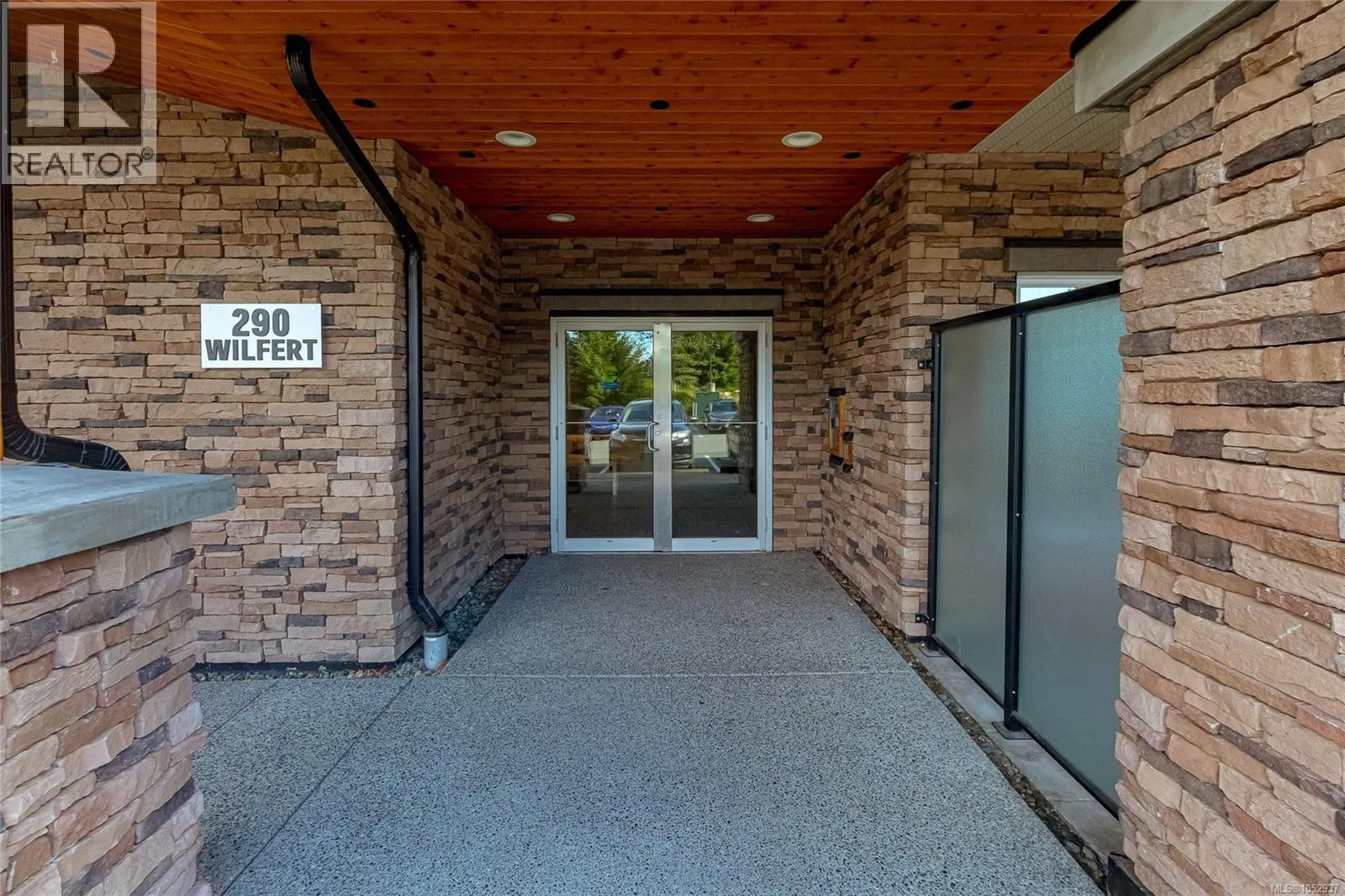207 290 Wilfert Rd
