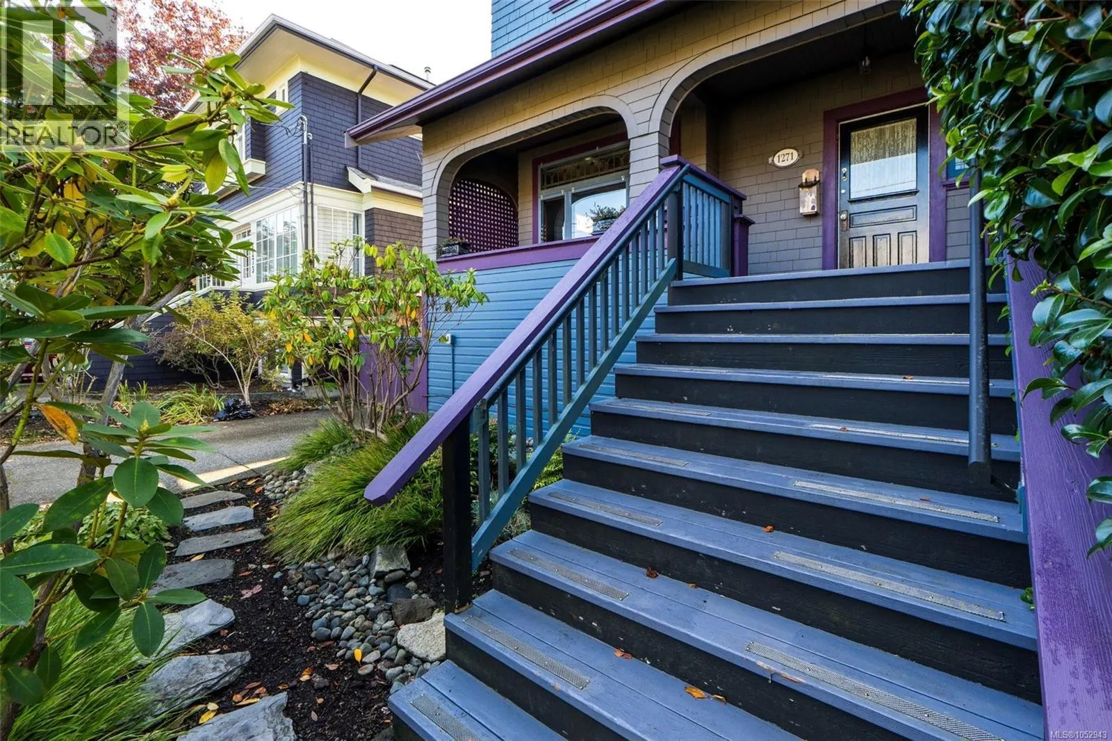 1271 McKenzie St
