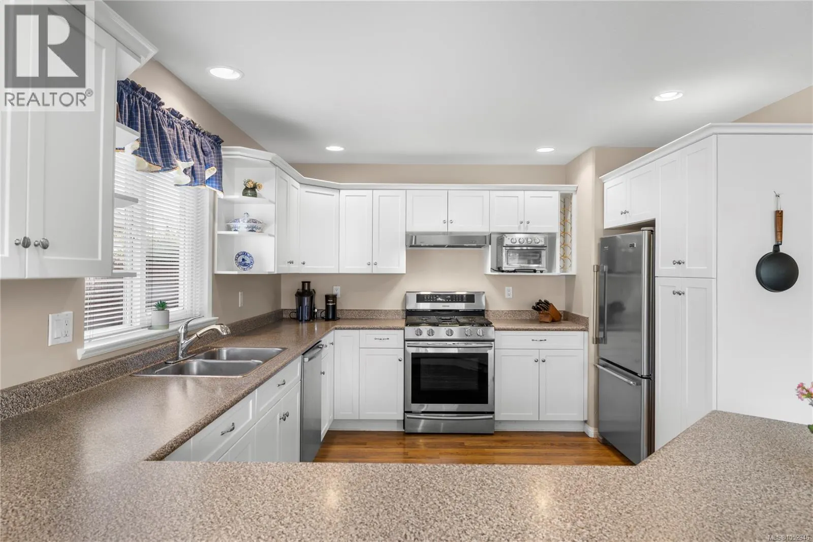 1049 Sunrise Dr