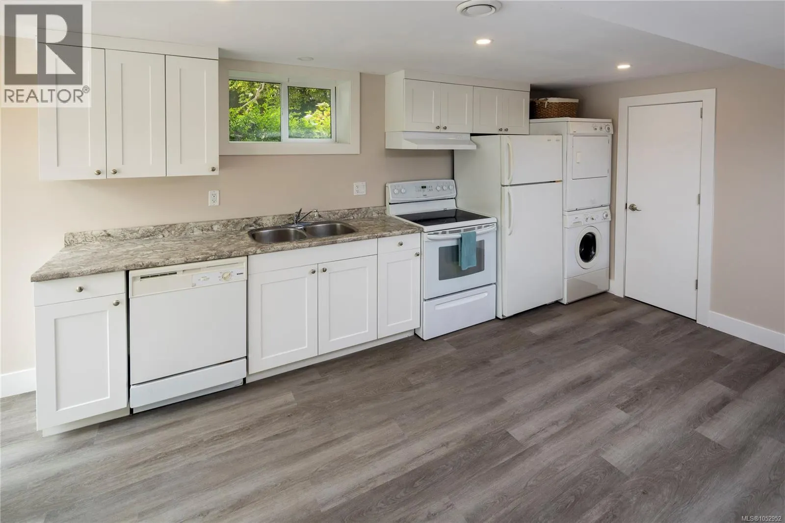 218 Beach Dr