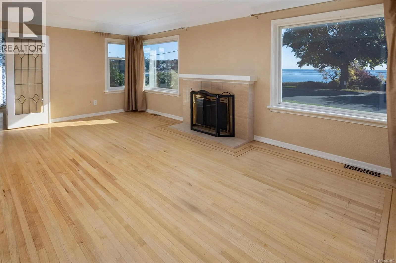 218 Beach Dr