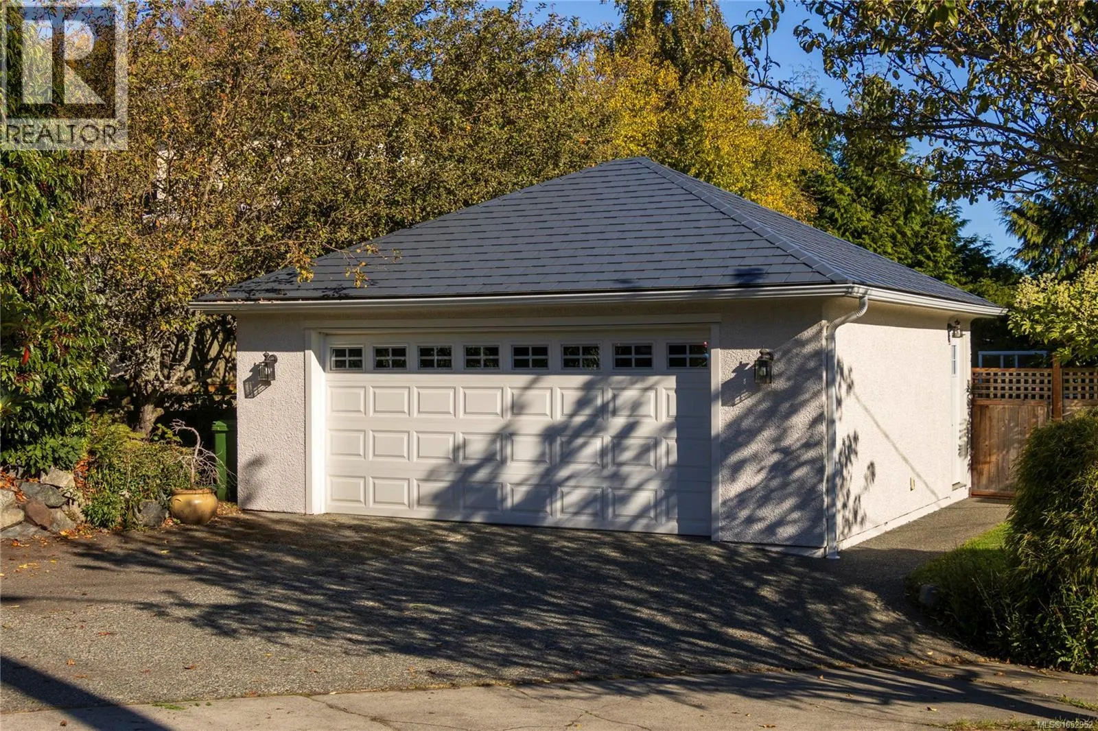 218 Beach Dr