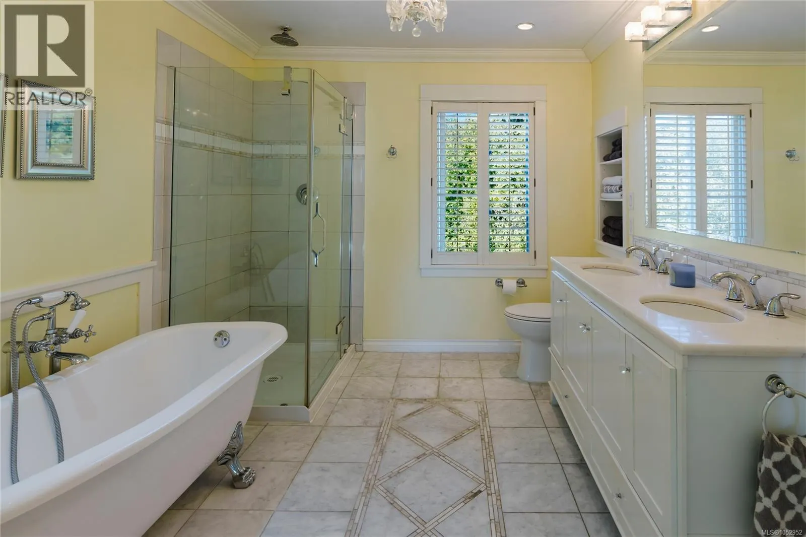 218 Beach Dr