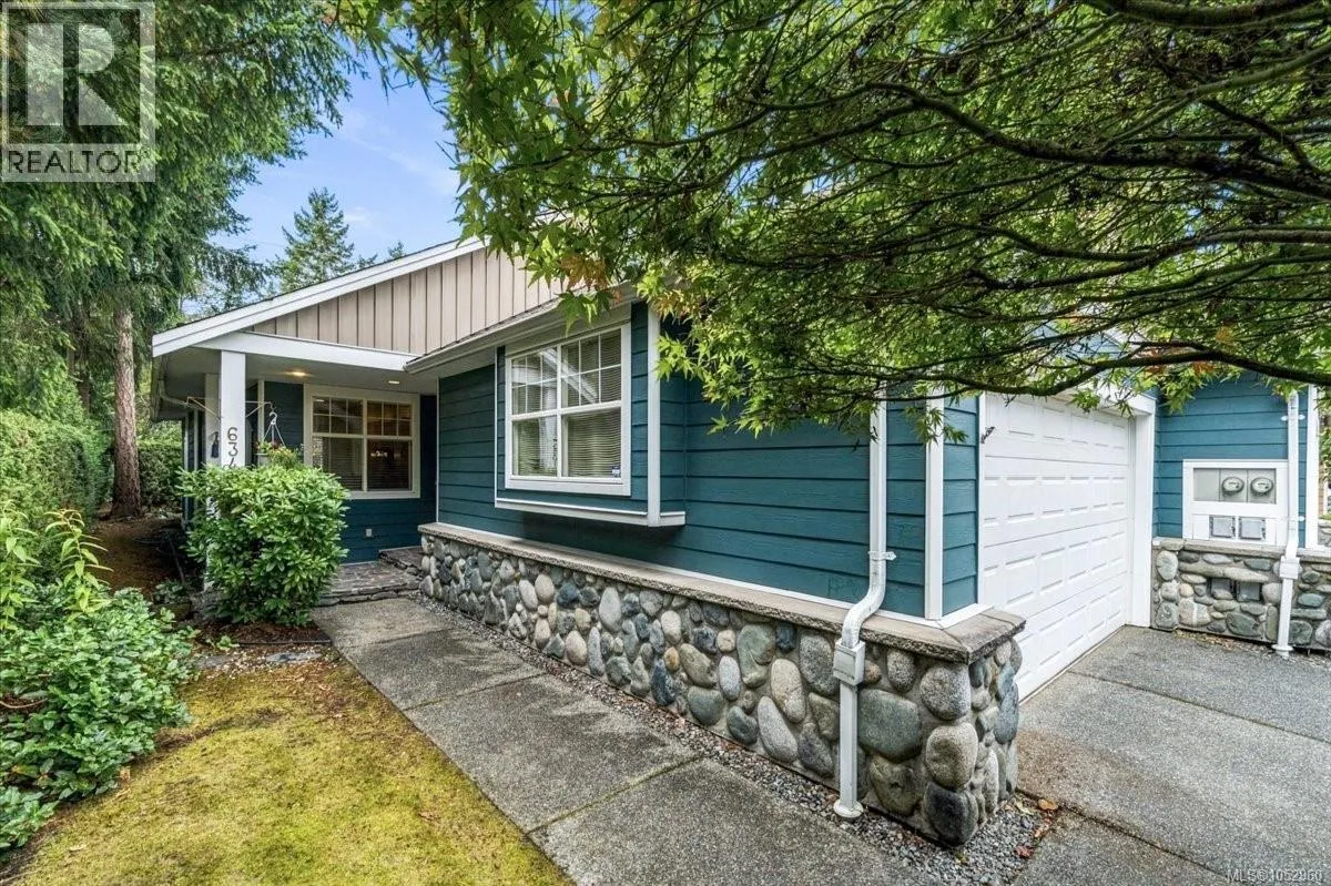 6347 Pinewood Lane