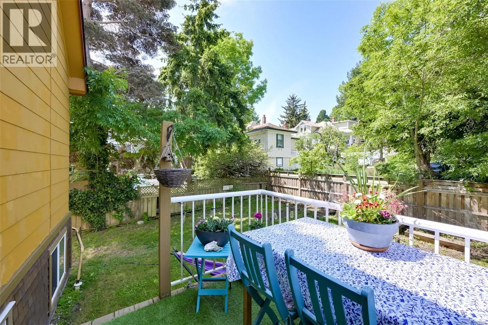 1620 Camosun St