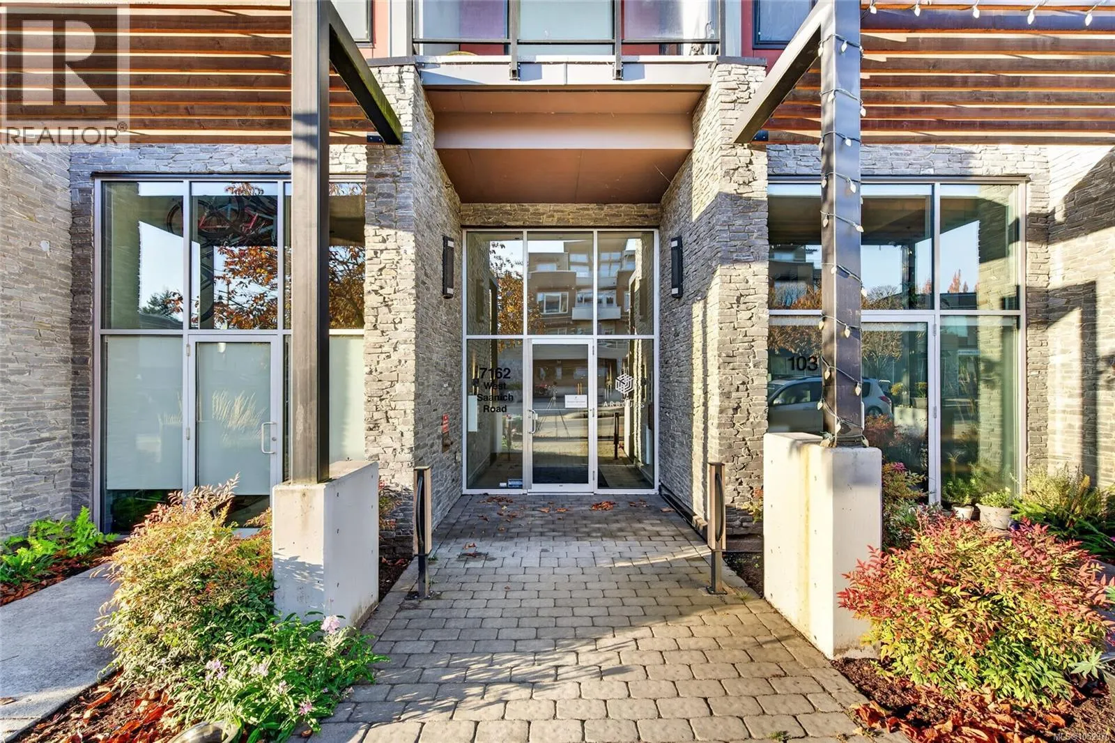101 7162 West Saanich Rd