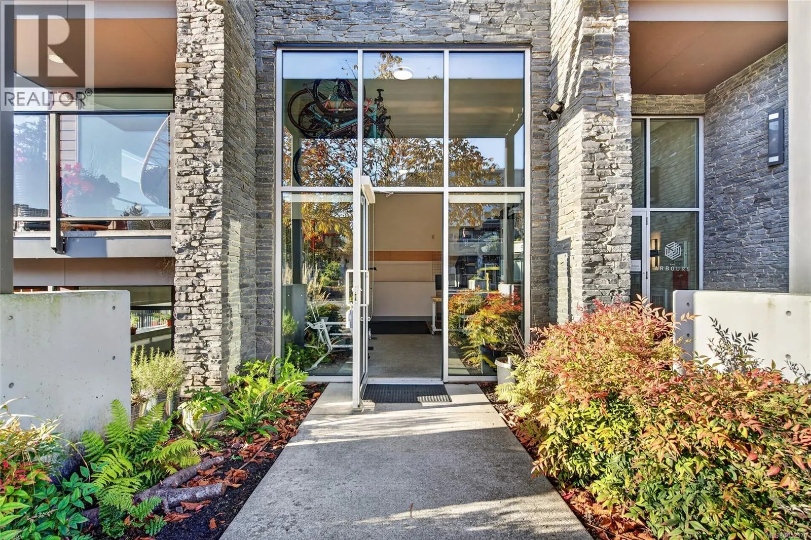 101 7162 West Saanich Rd