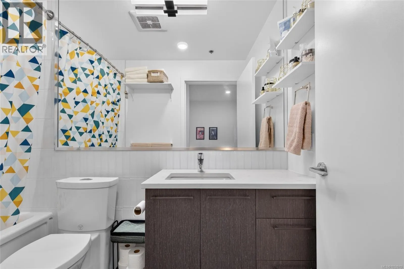 101 7162 West Saanich Rd