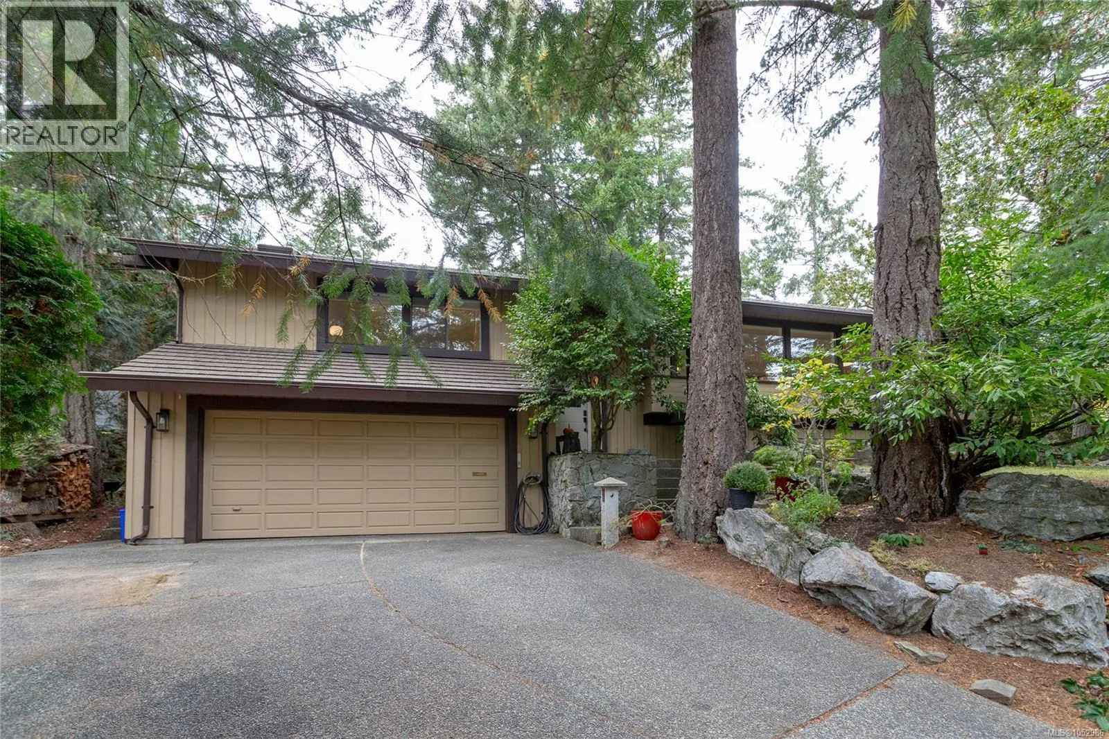 1043 Pondwood Lane