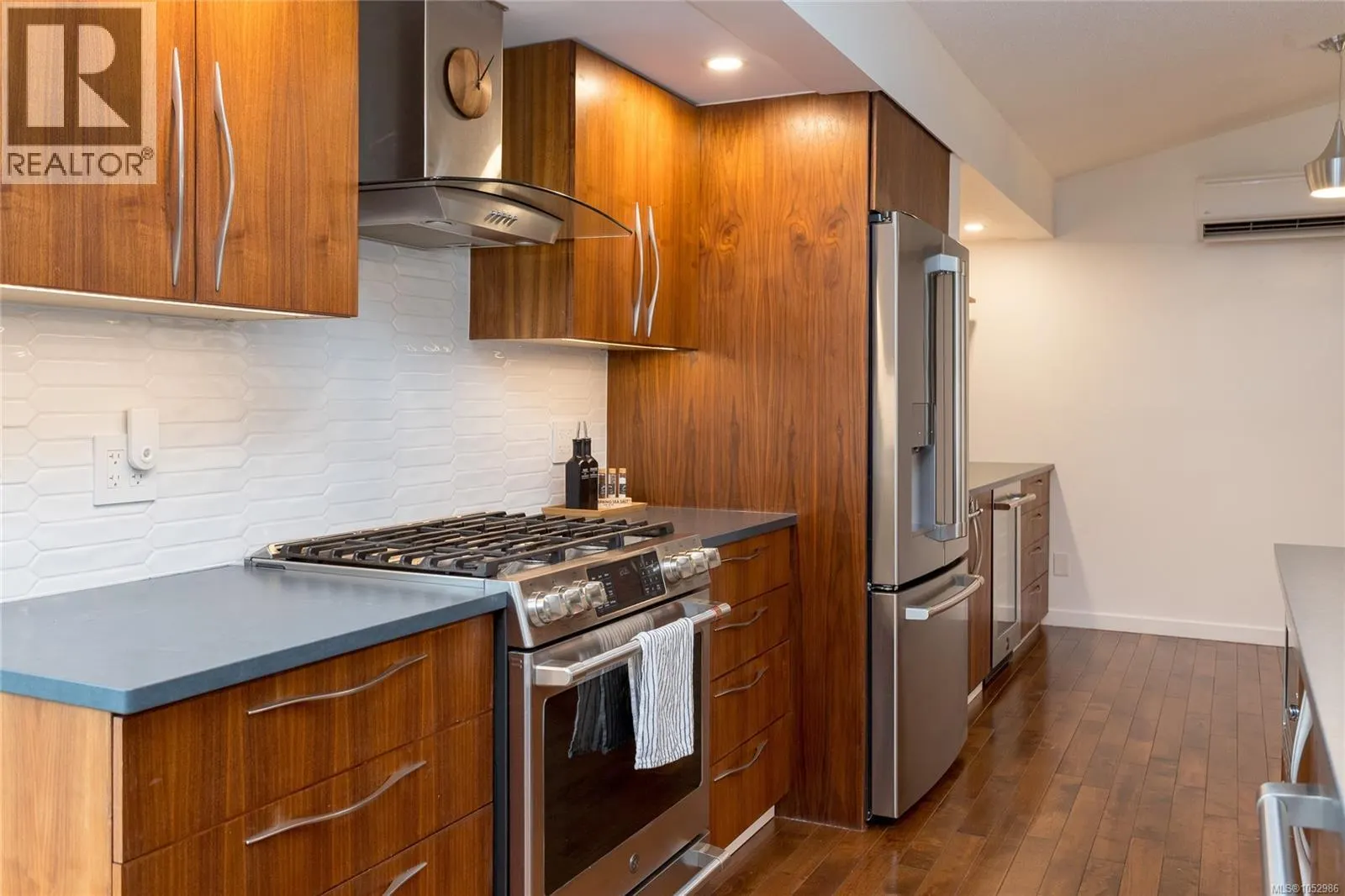 1043 Pondwood Lane