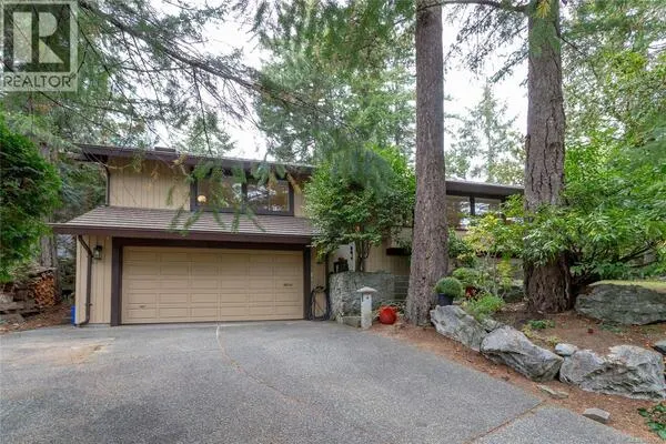 1043 Pondwood Lane