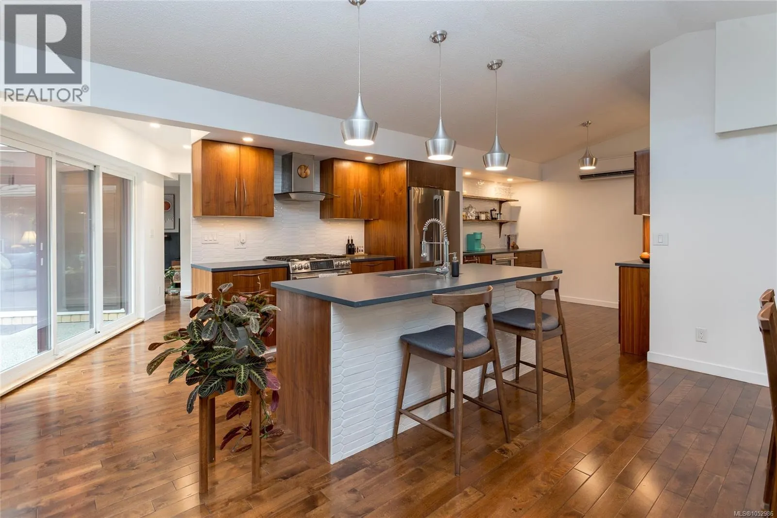 1043 Pondwood Lane