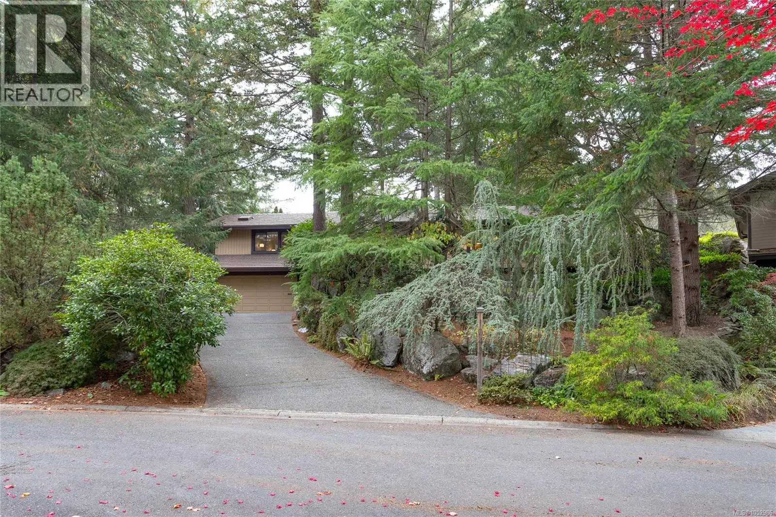 1043 Pondwood Lane