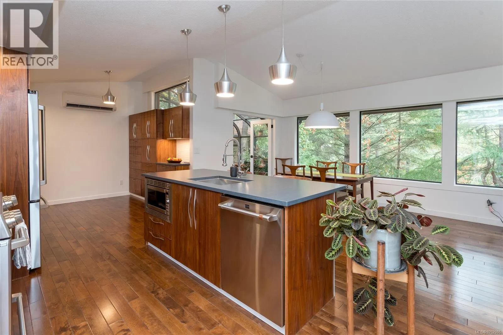 1043 Pondwood Lane