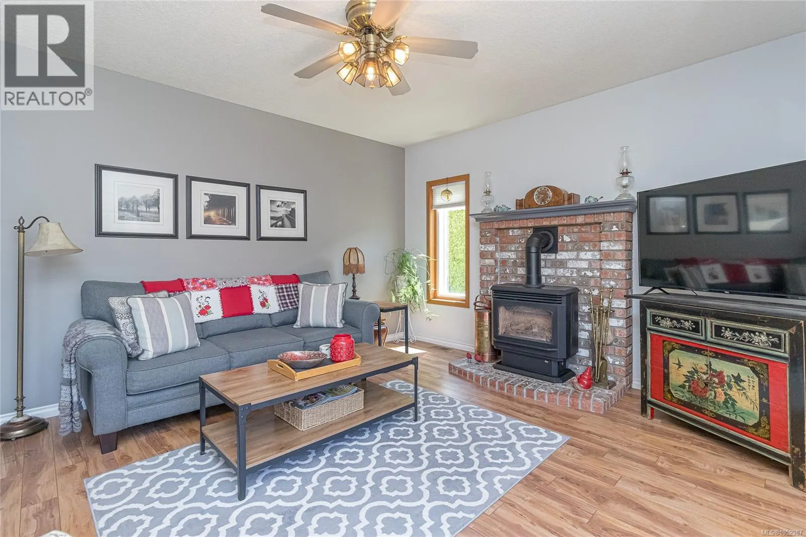 810 Colonia Dr