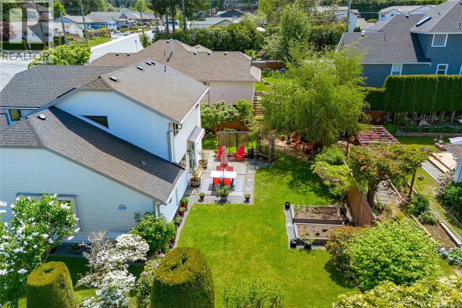 810 Colonia Dr