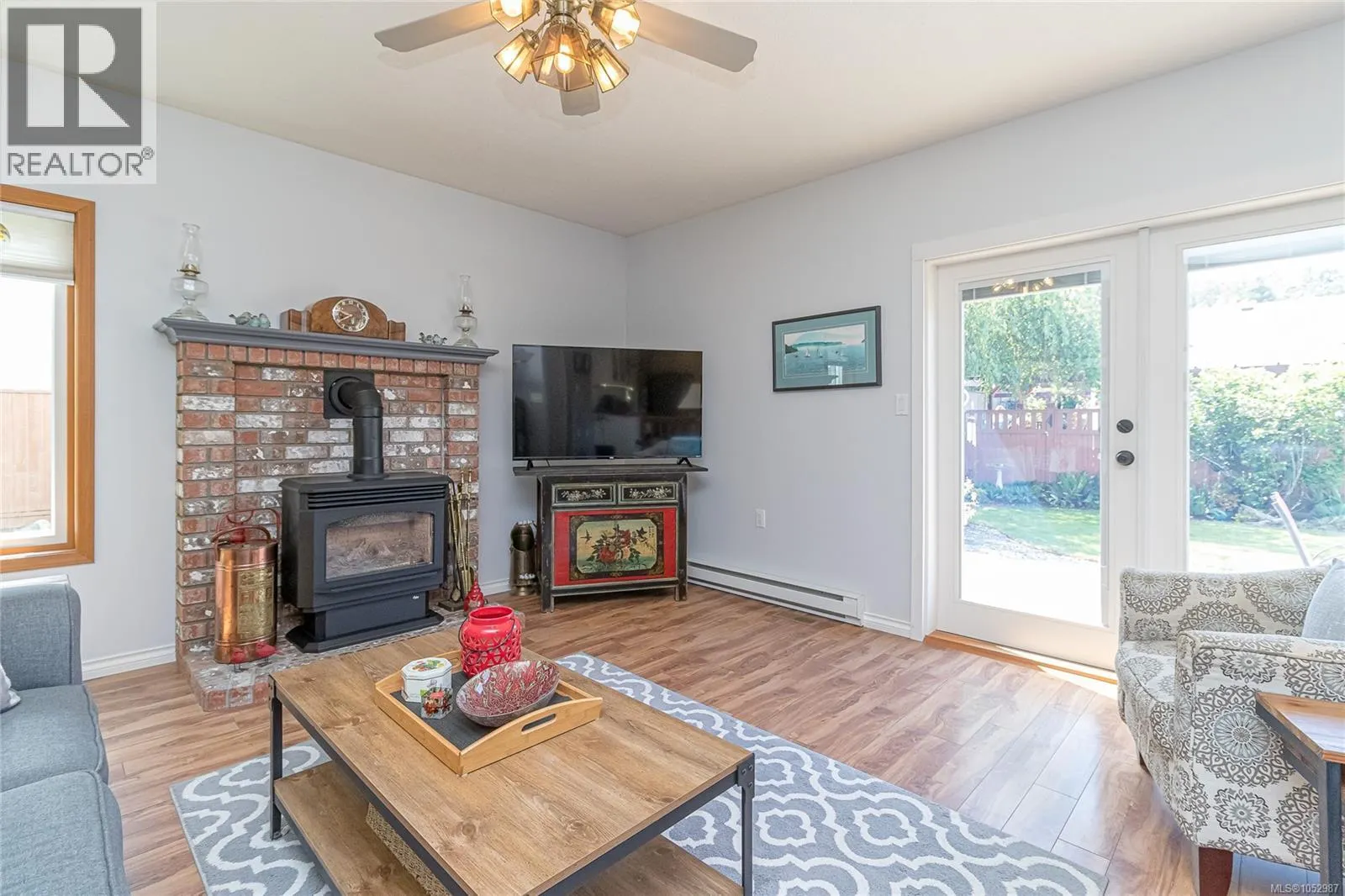 810 Colonia Dr