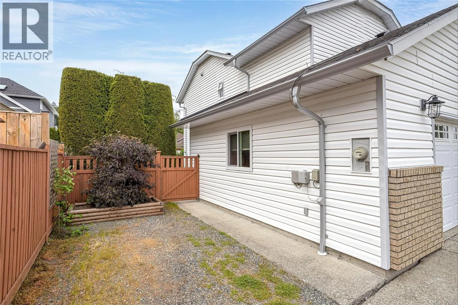 810 Colonia Dr
