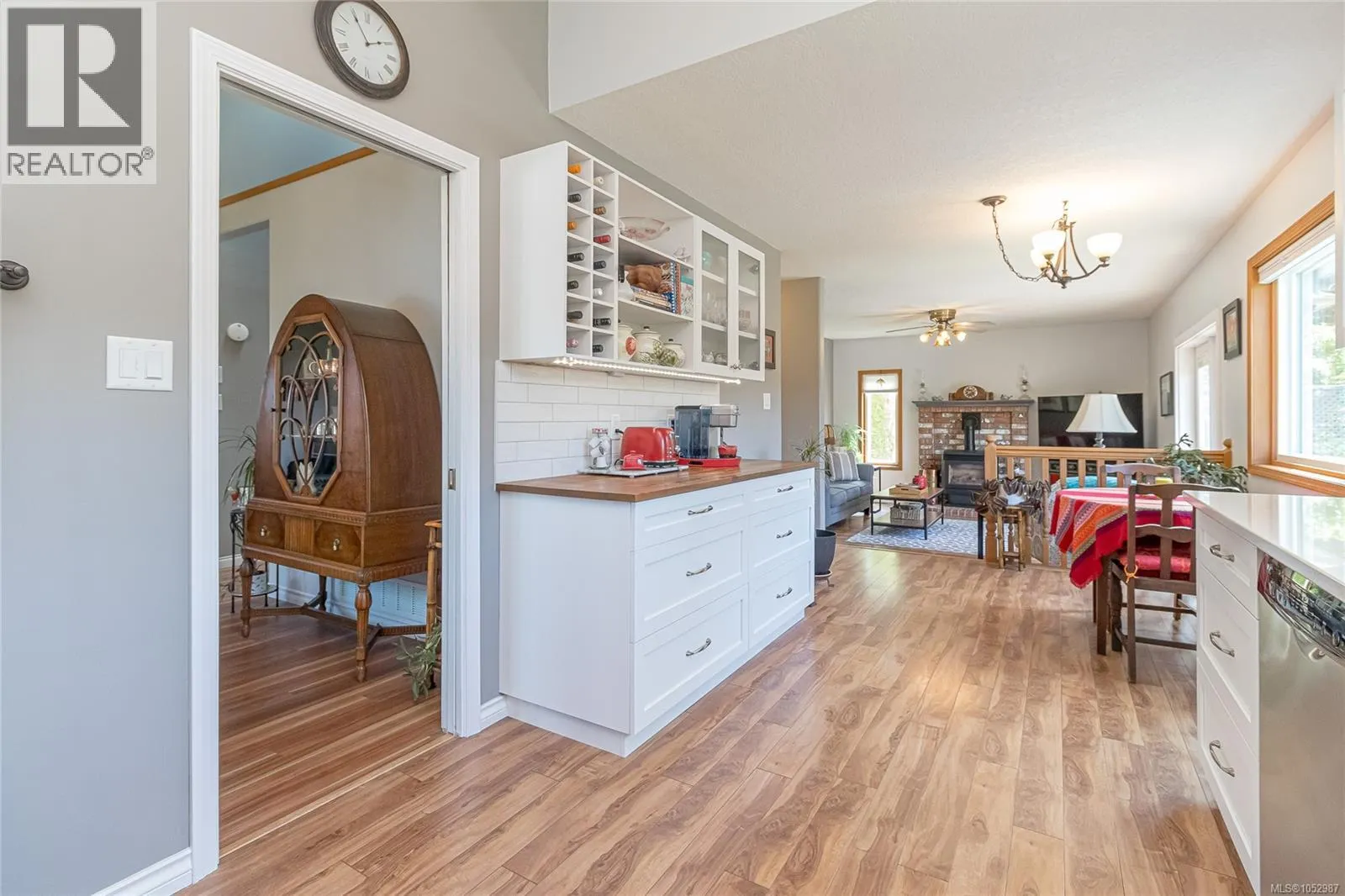 810 Colonia Dr