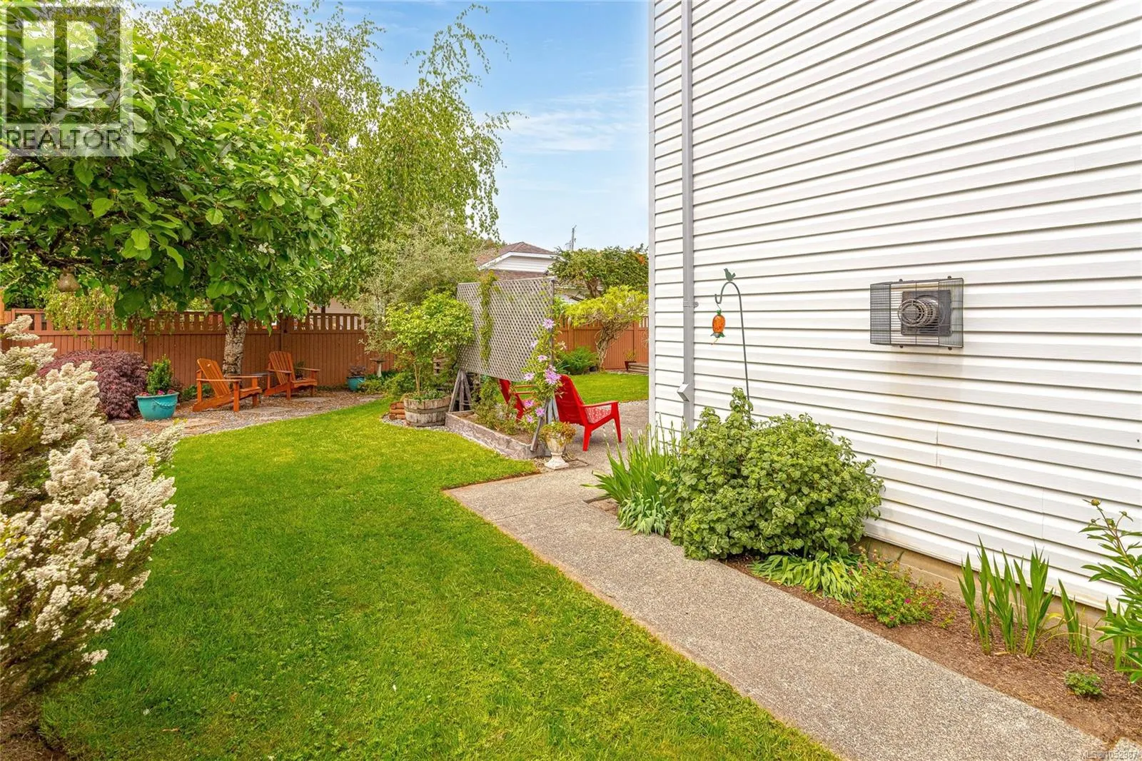 810 Colonia Dr