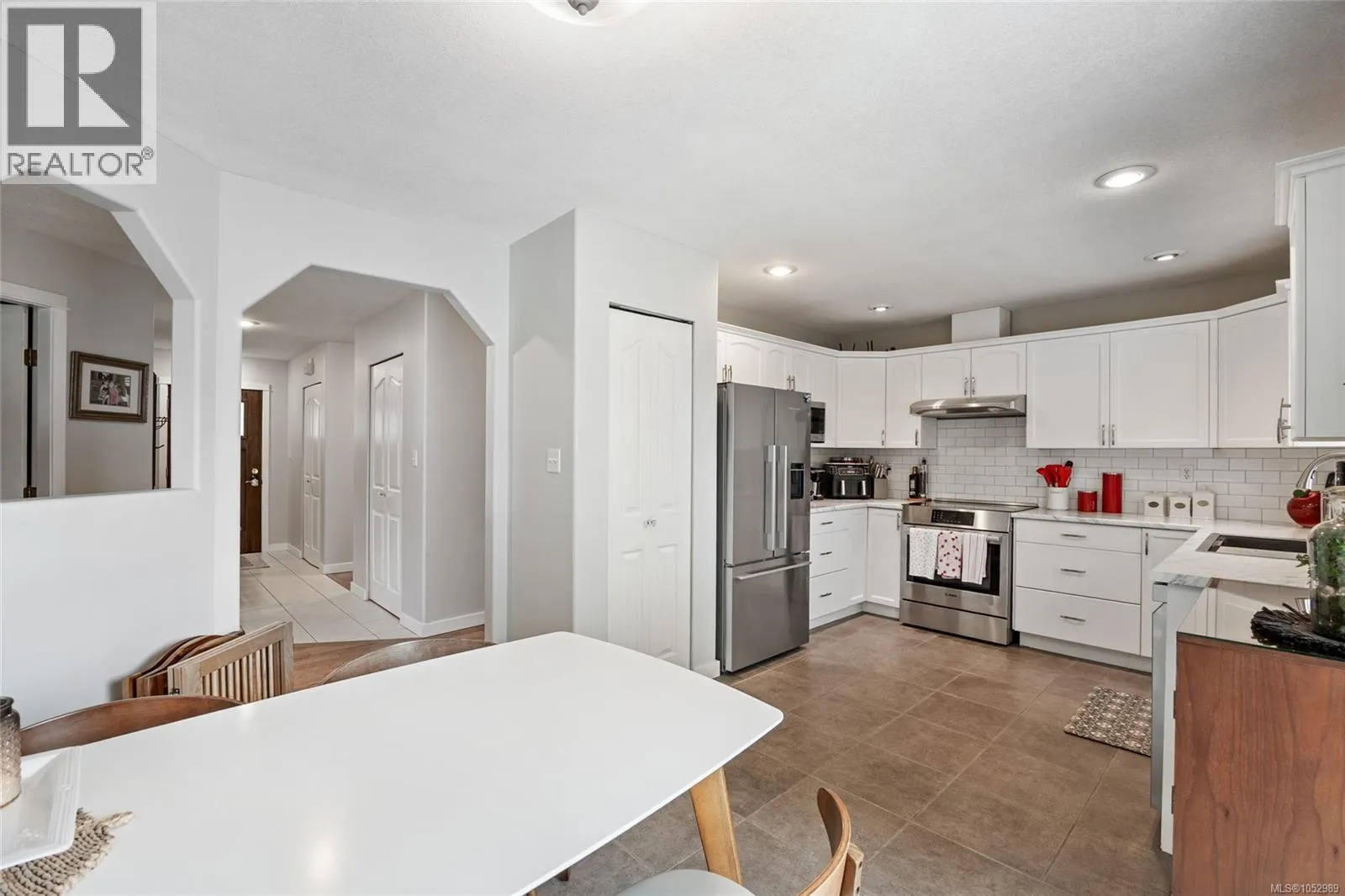 1157 View Pl