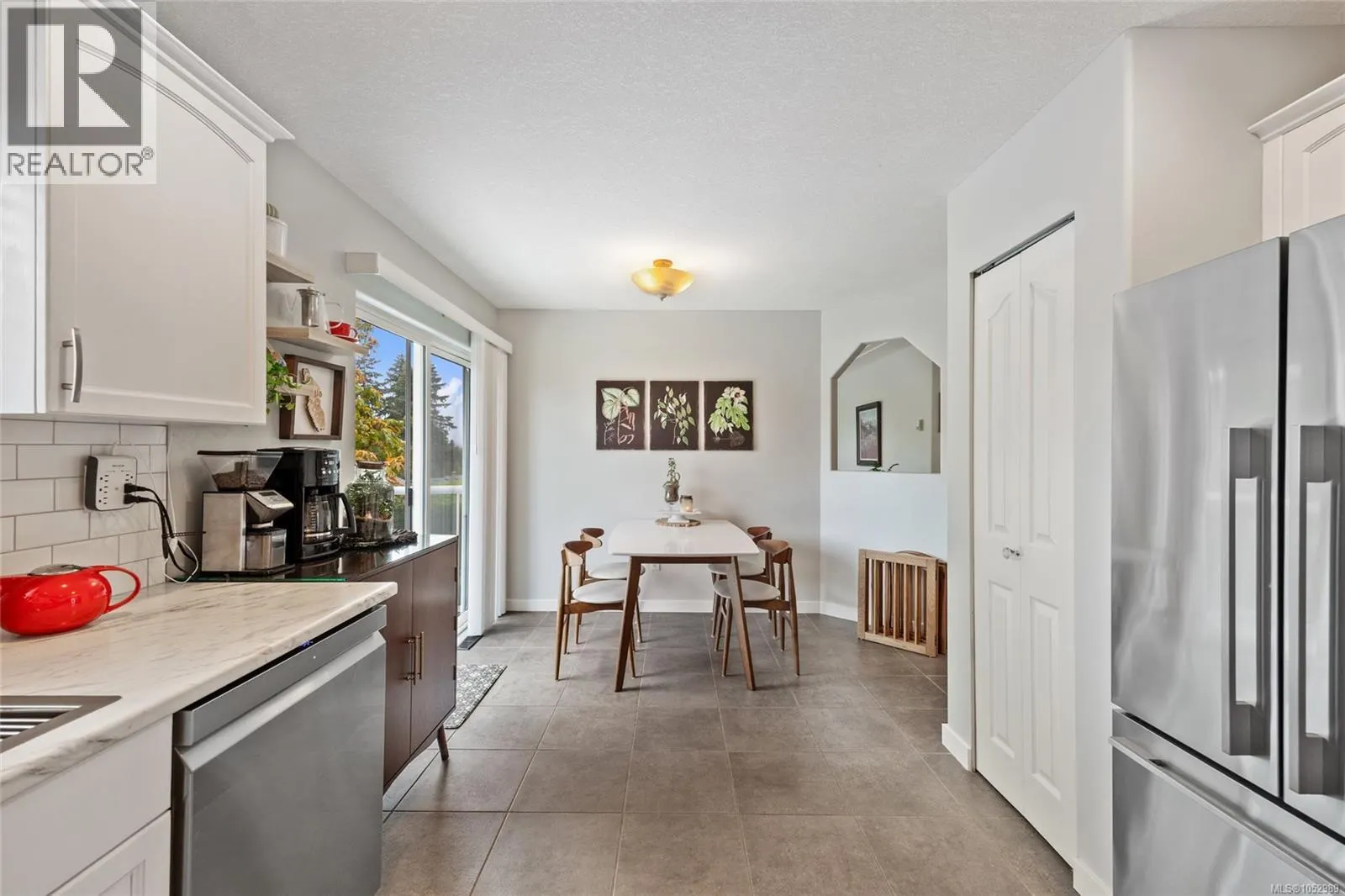 1157 View Pl