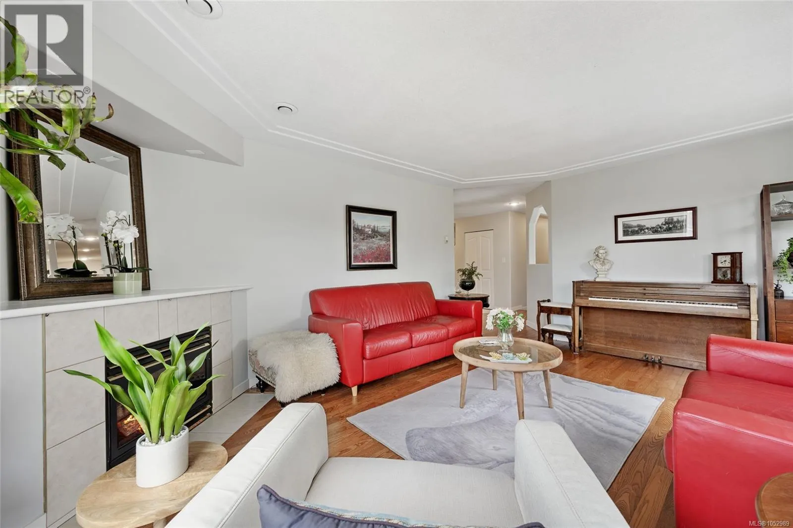 1157 View Pl