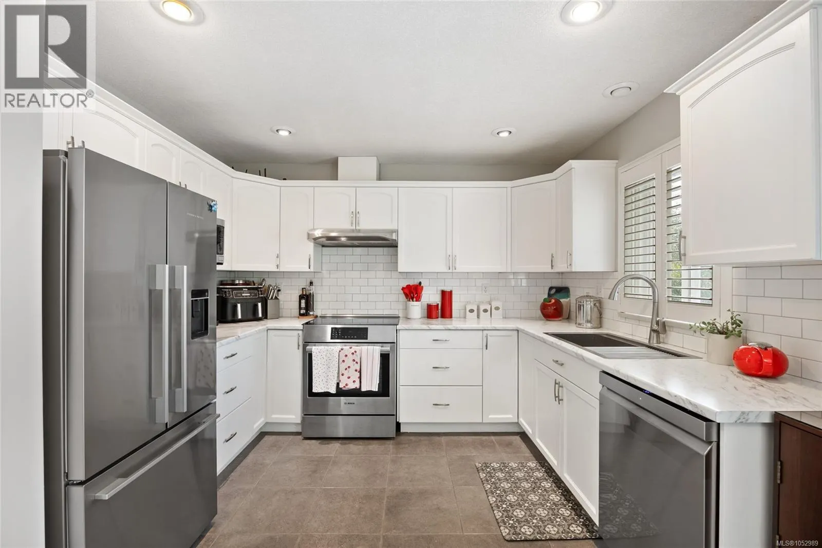 1157 View Pl