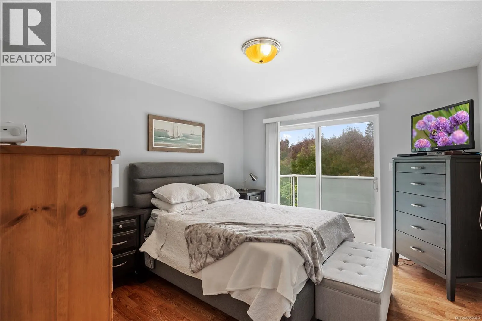 1157 View Pl